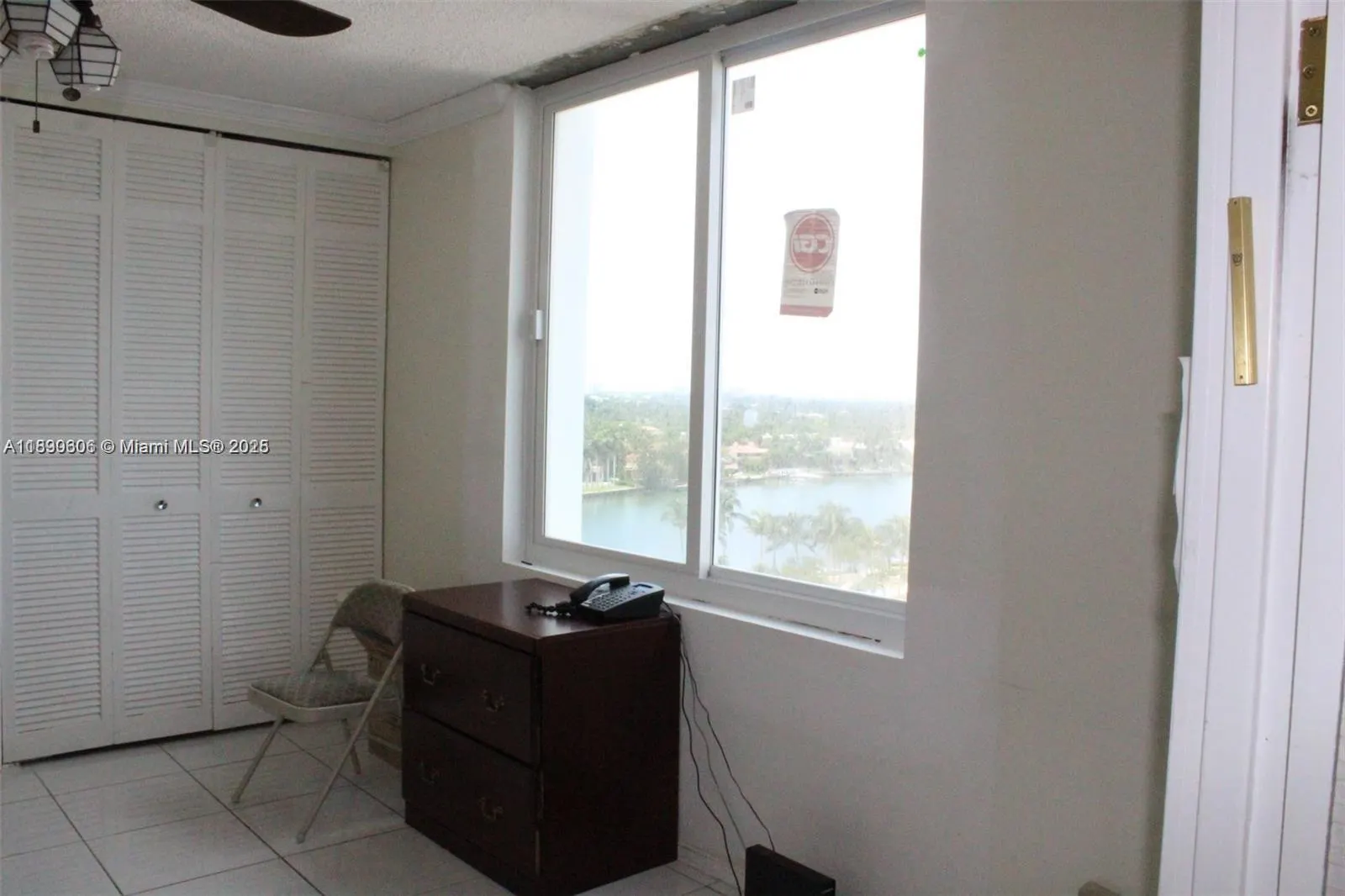 5401 Collins Ave, #819