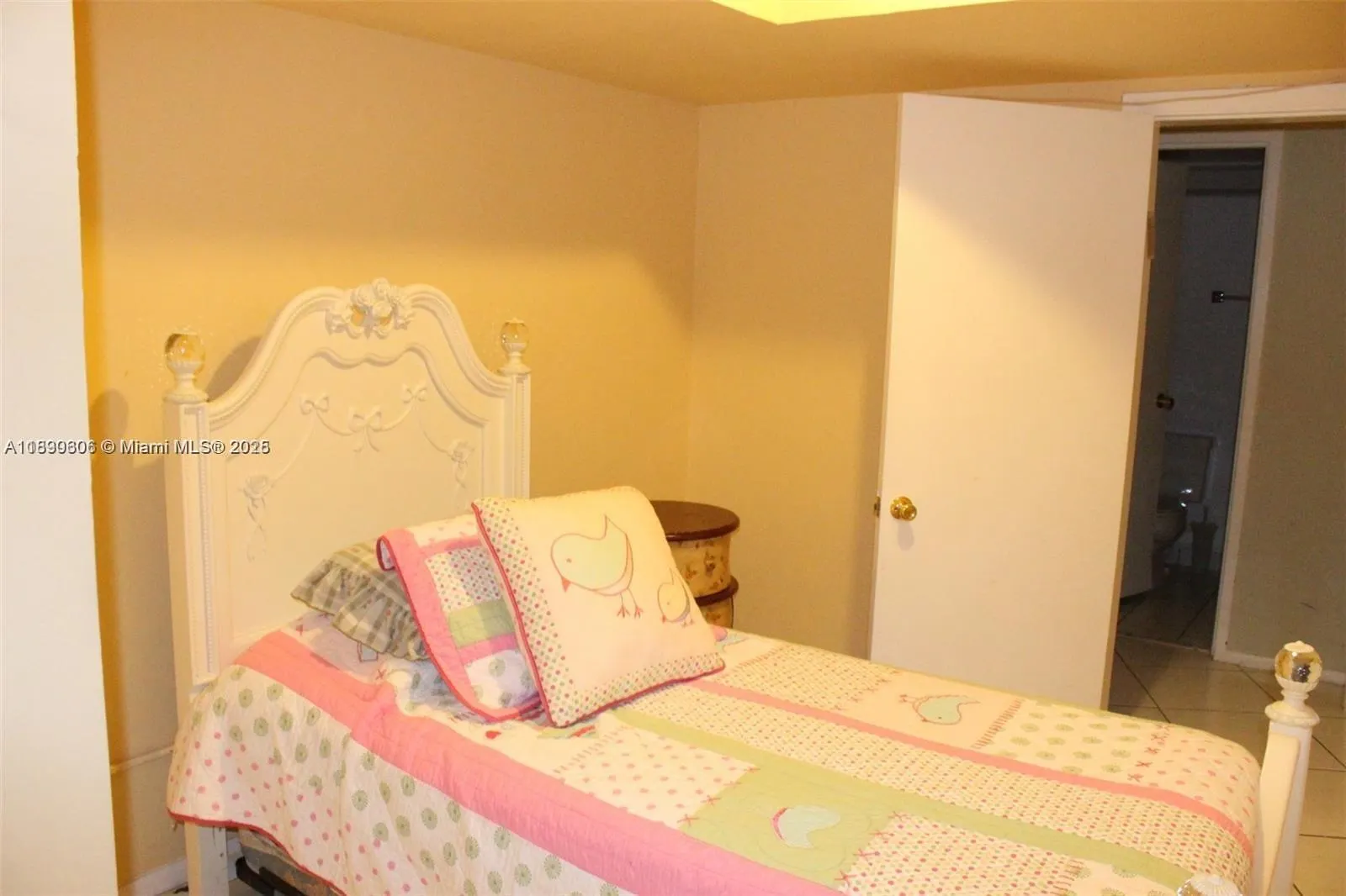 5401 Collins Ave, #819