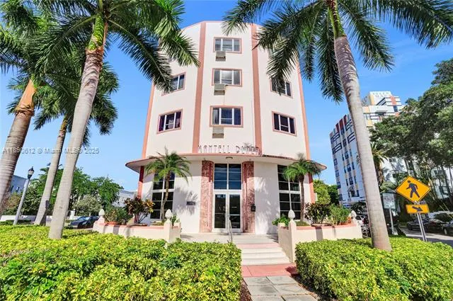 255 W 24th St, #204