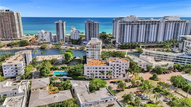 255 W 24th St, #204