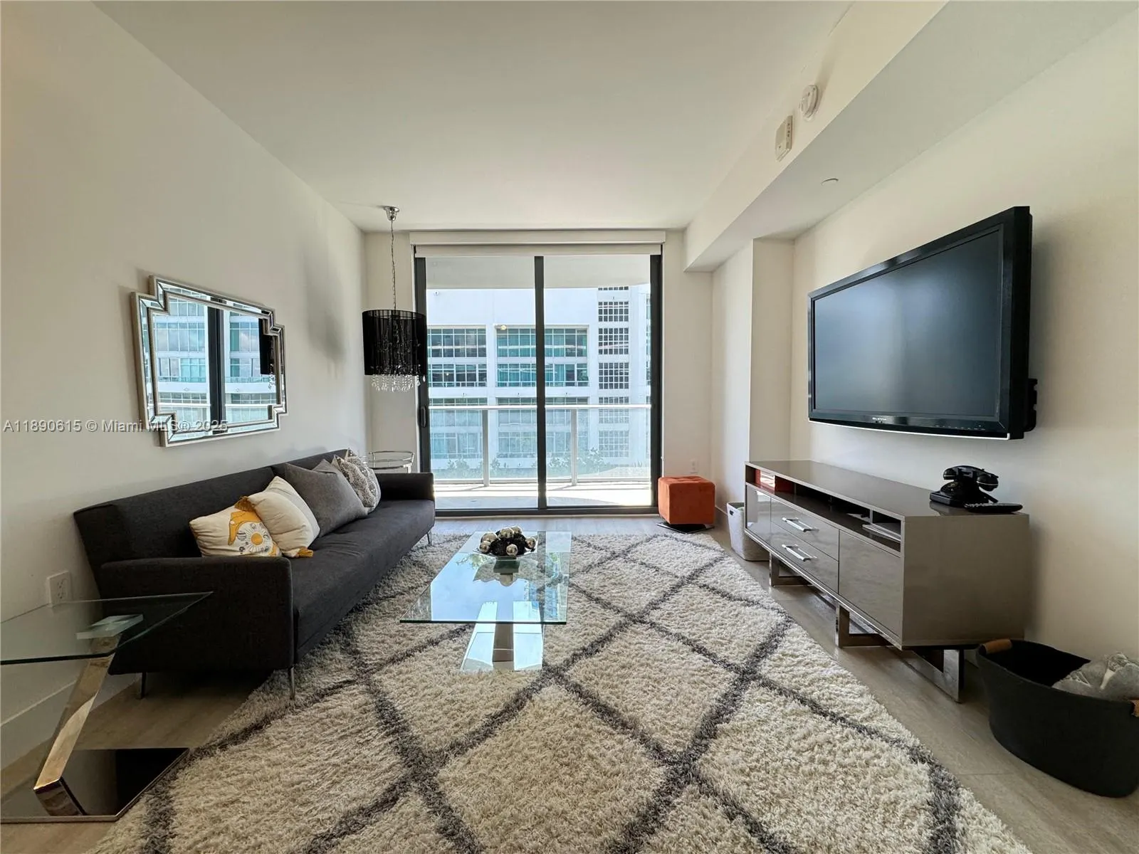 121 NE 34th St, #L401