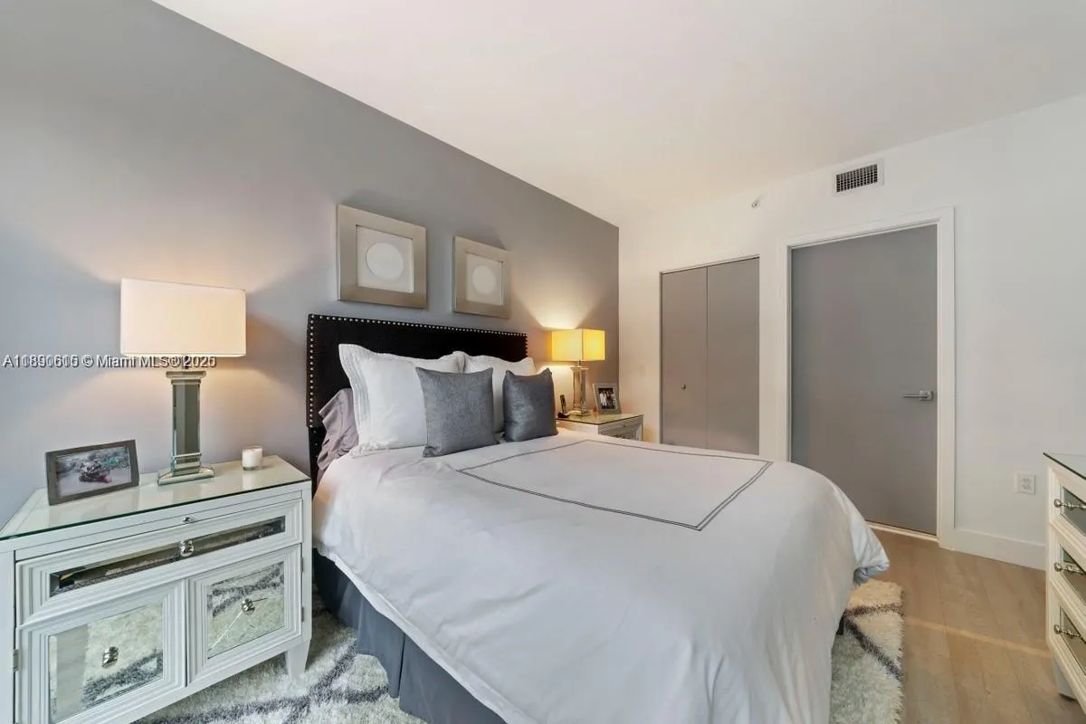 121 NE 34th St, #L401