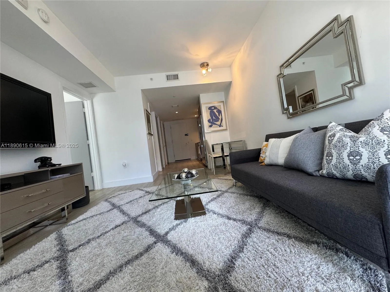 121 NE 34th St, #L401