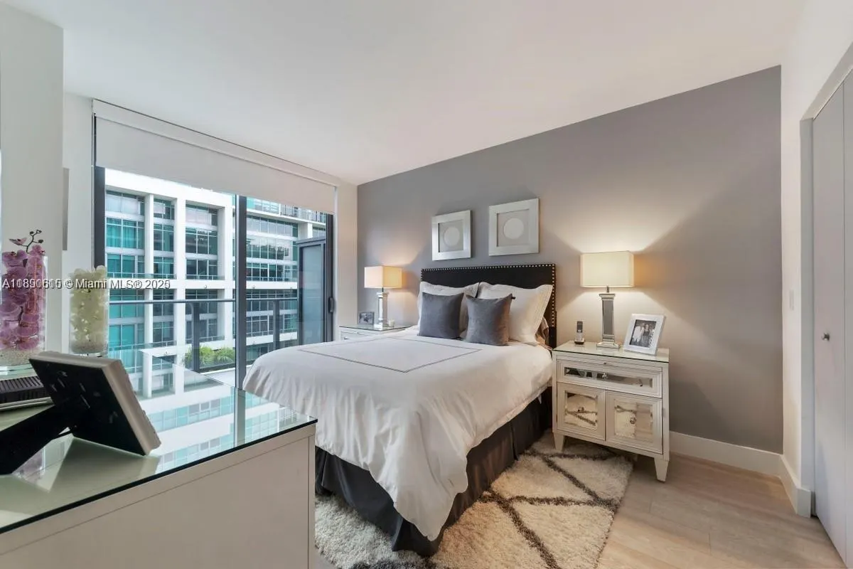 121 NE 34th St, #L401