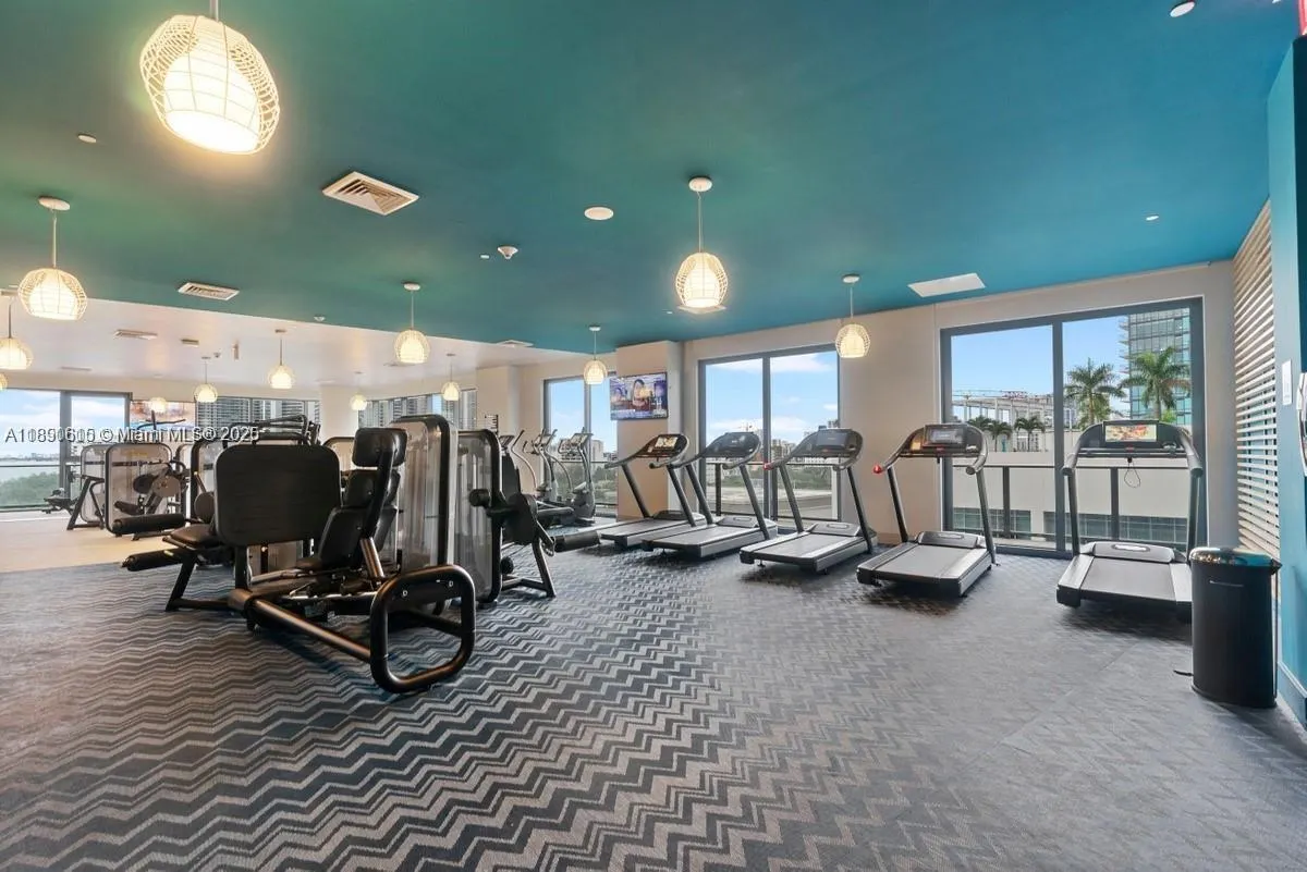 121 NE 34th St, #L401
