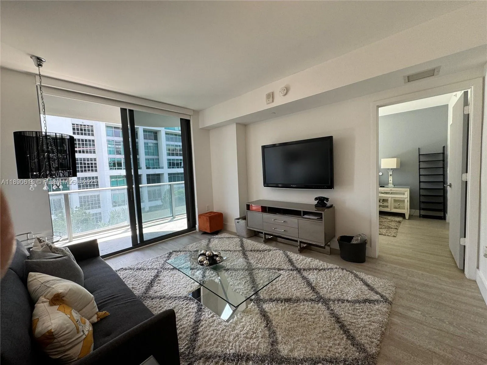 121 NE 34th St, #L401
