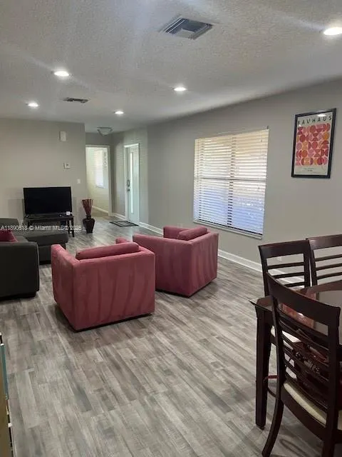 1731 Palmland Dr