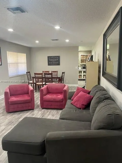 1731 Palmland Dr