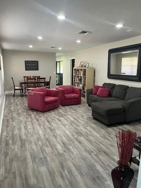 1731 Palmland Dr