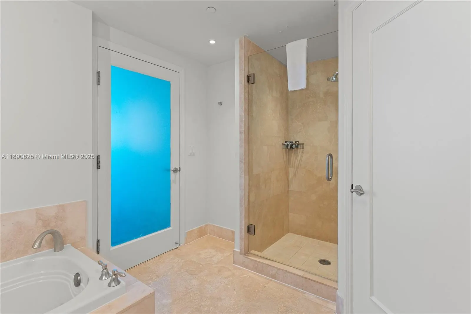 4401 Collins Ave, #3003