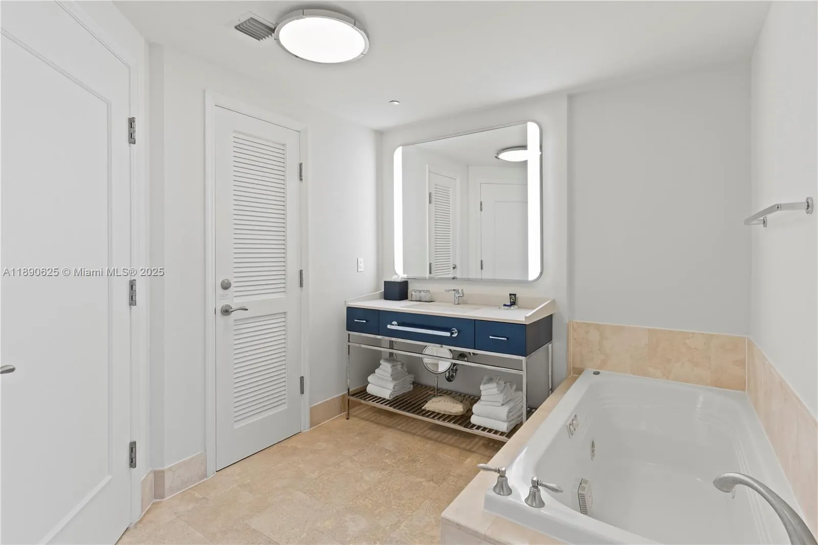 4401 Collins Ave, #3003