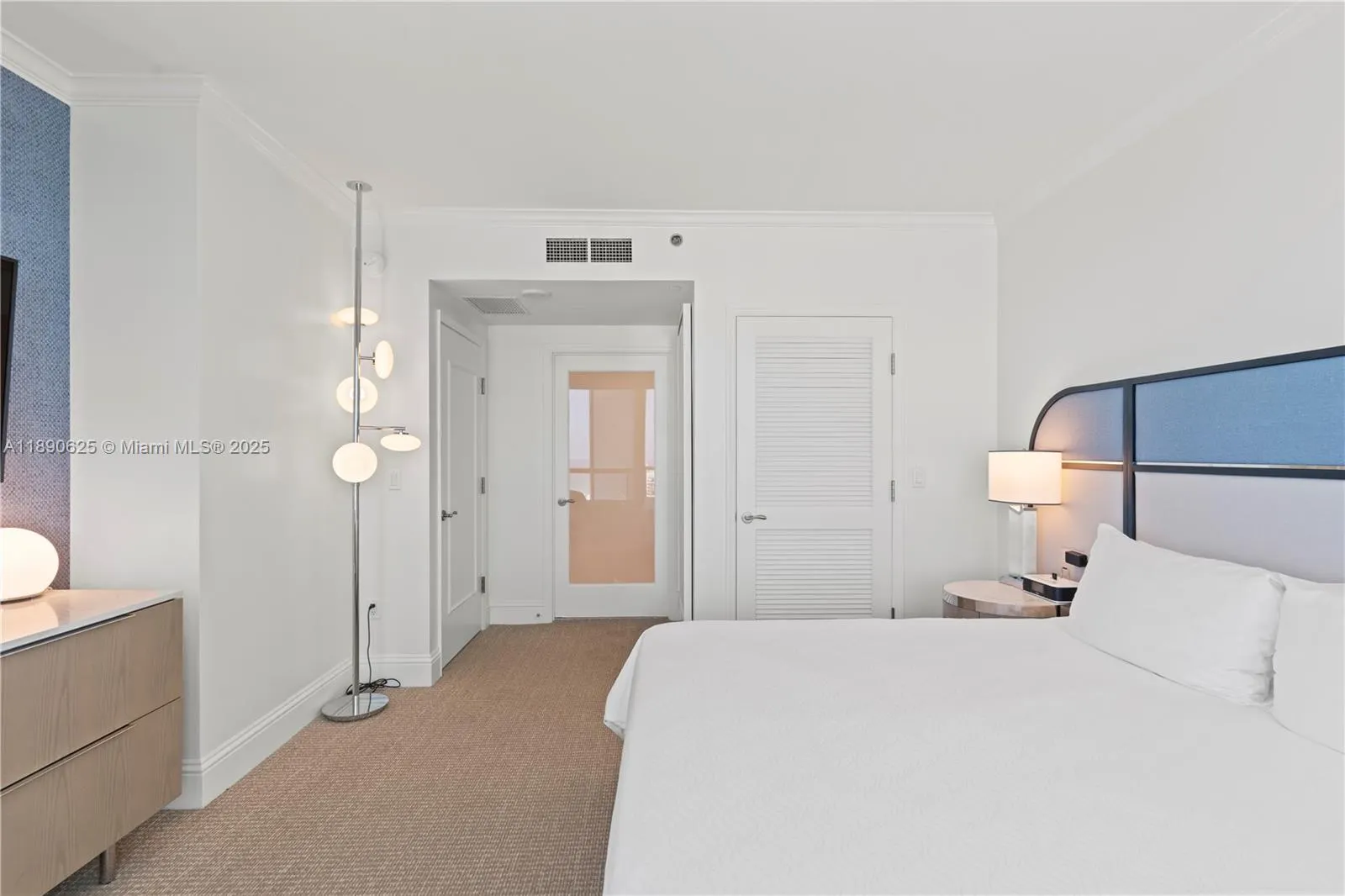 4401 Collins Ave, #3003