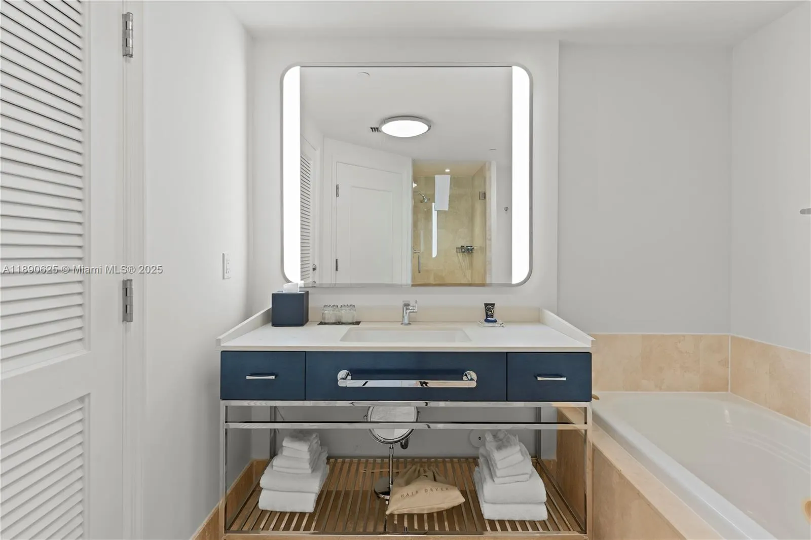 4401 Collins Ave, #3003