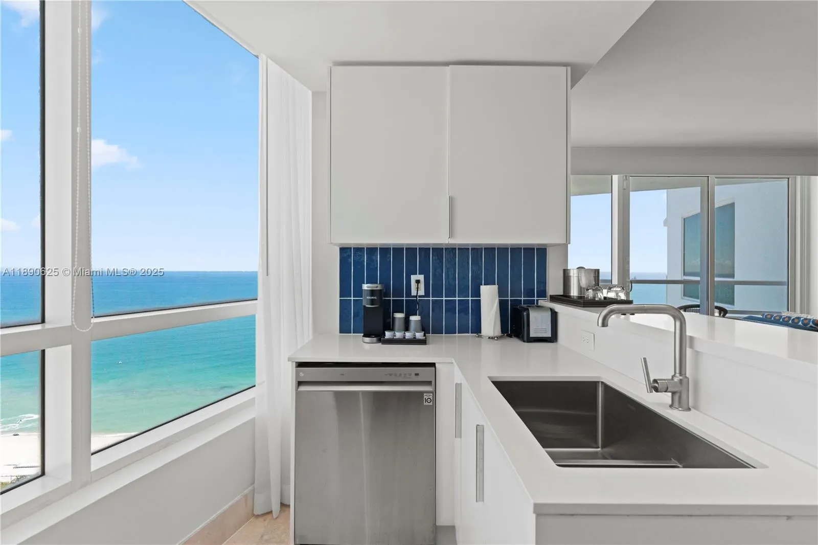 4401 Collins Ave, #3003