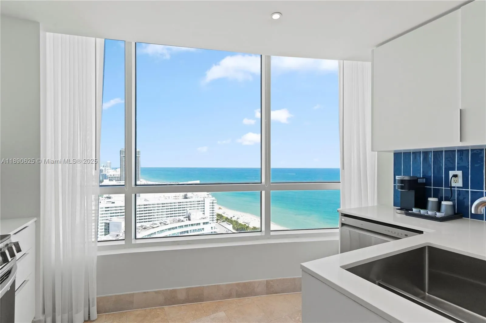 4401 Collins Ave, #3003