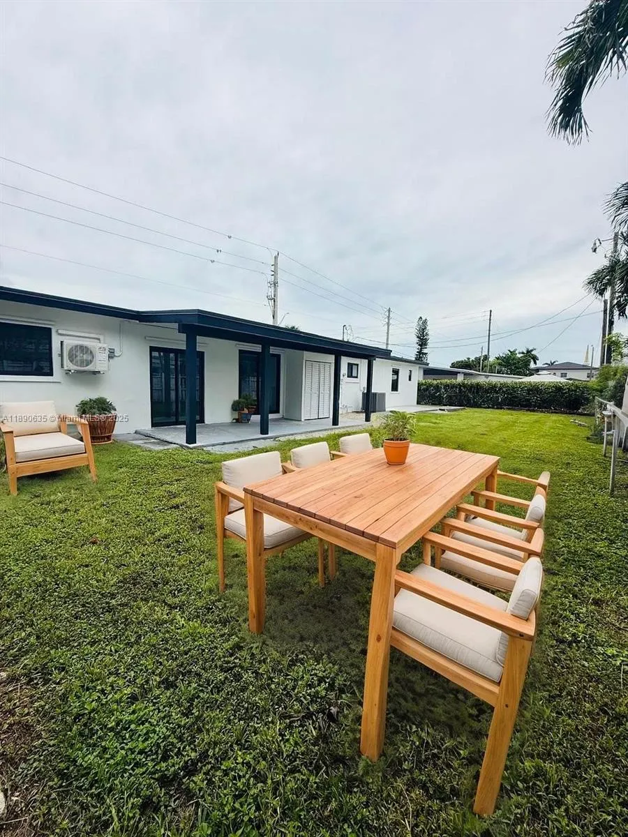 3320 SW 97th Ave