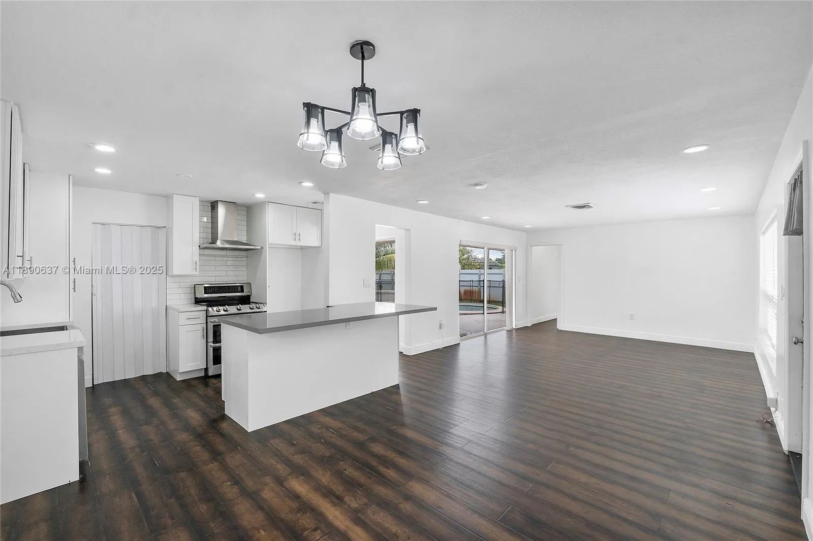 2261 Utopia Dr