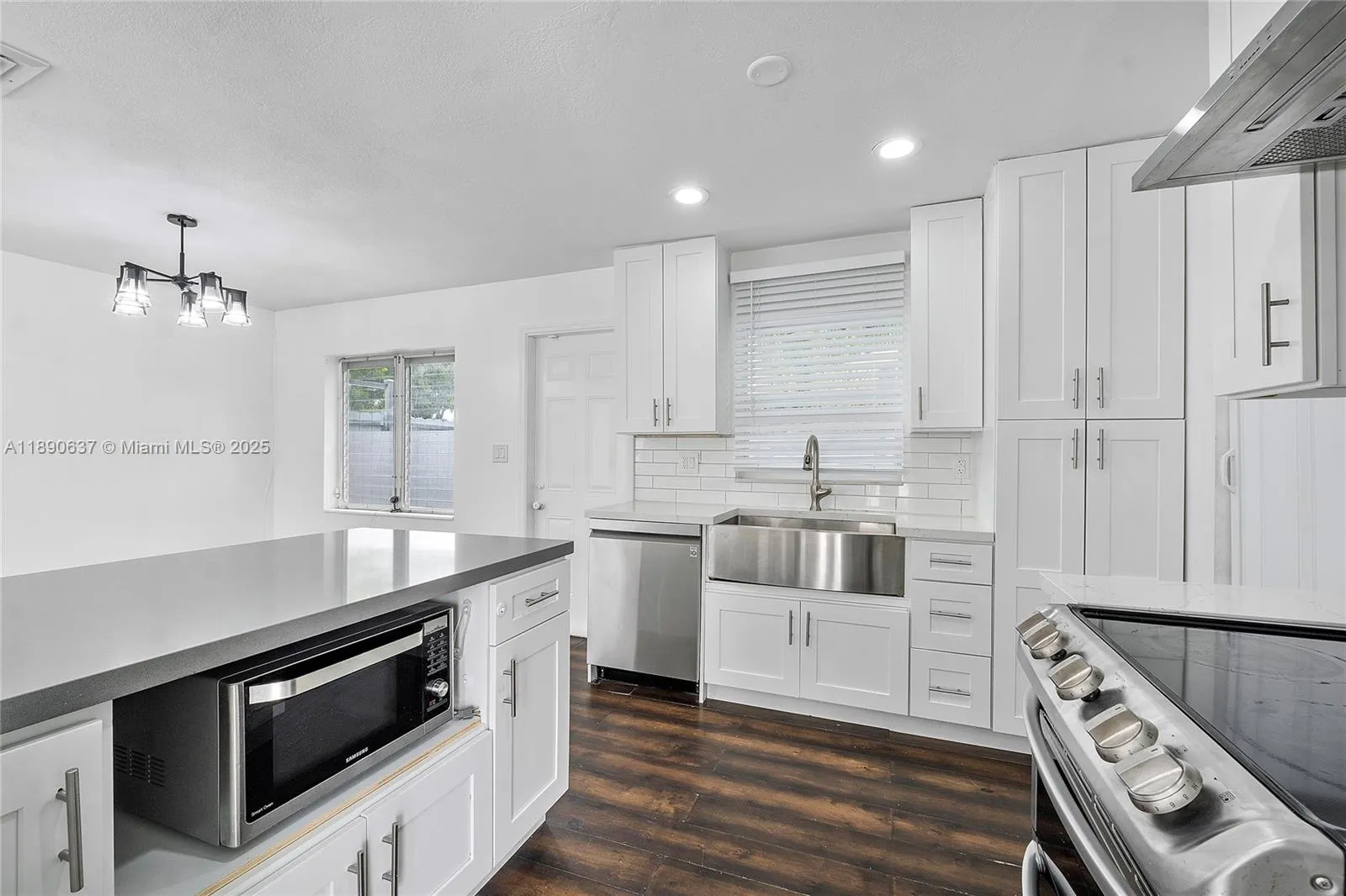 2261 Utopia Dr