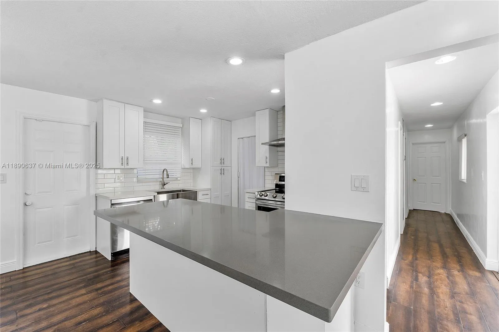 2261 Utopia Dr