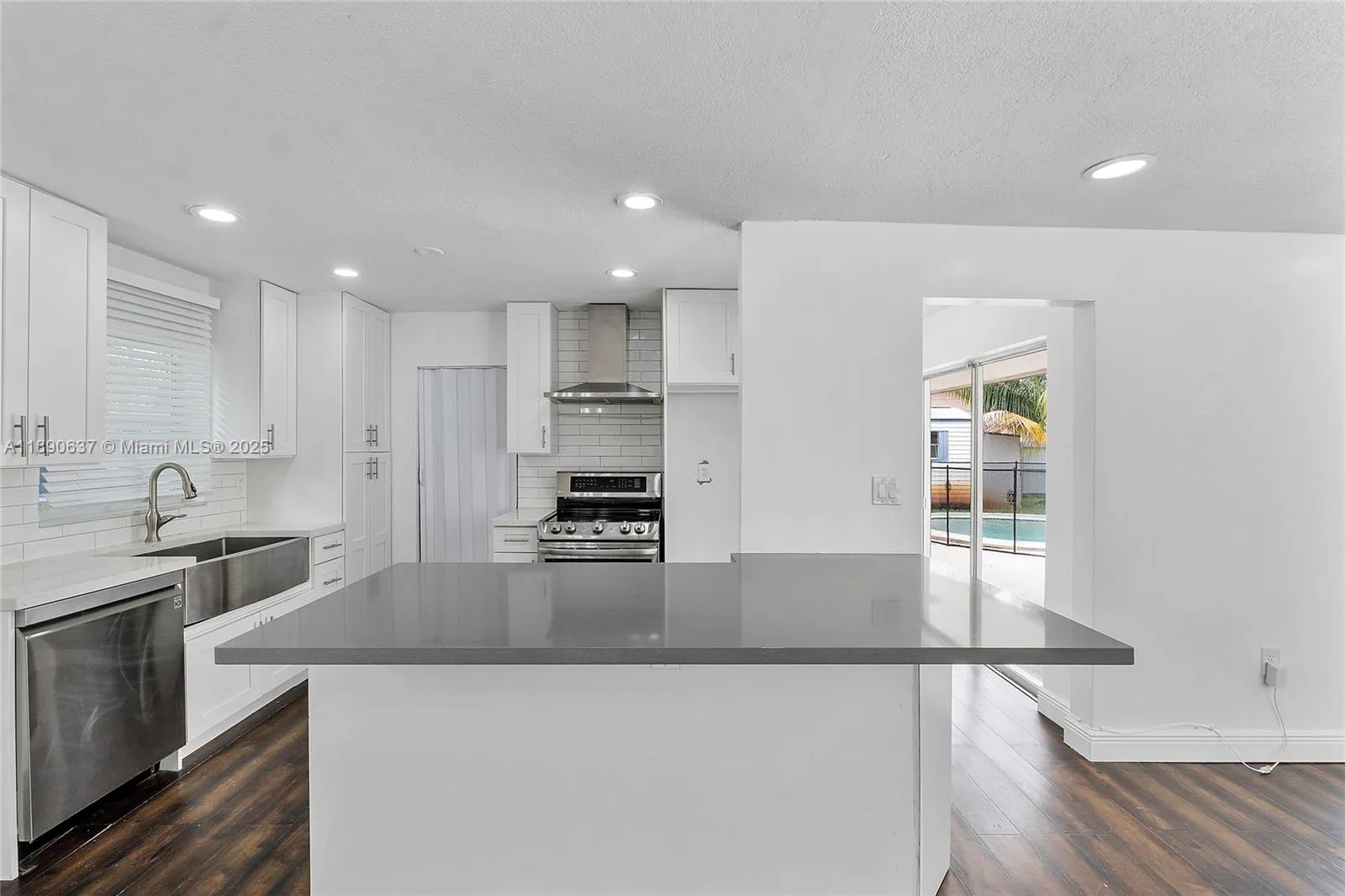 2261 Utopia Dr