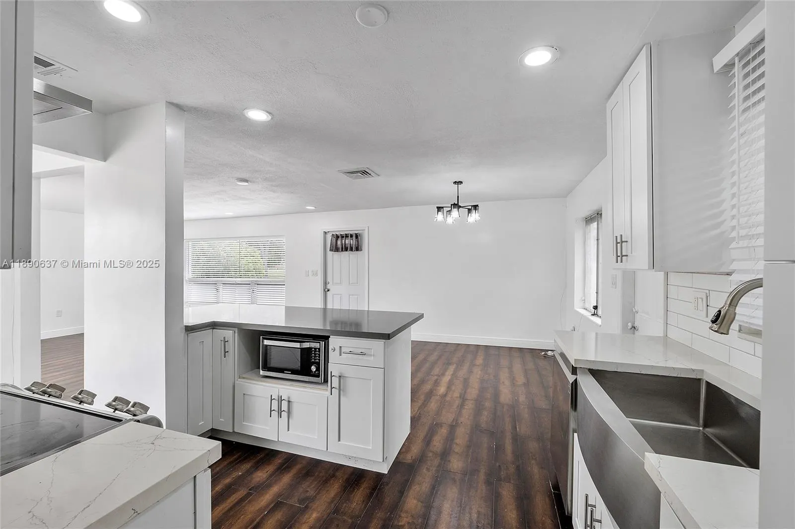 2261 Utopia Dr