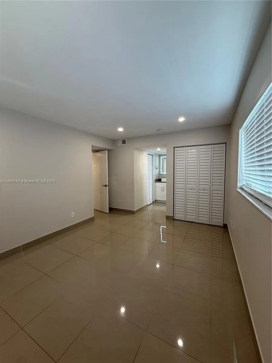 100 SE 5th Ave, #1-6