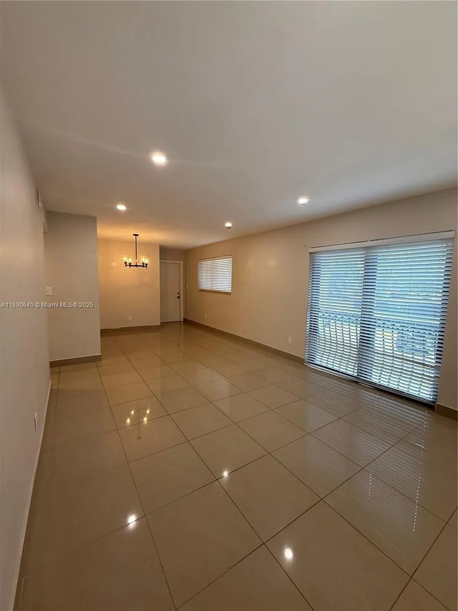 100 SE 5th Ave, #1-6