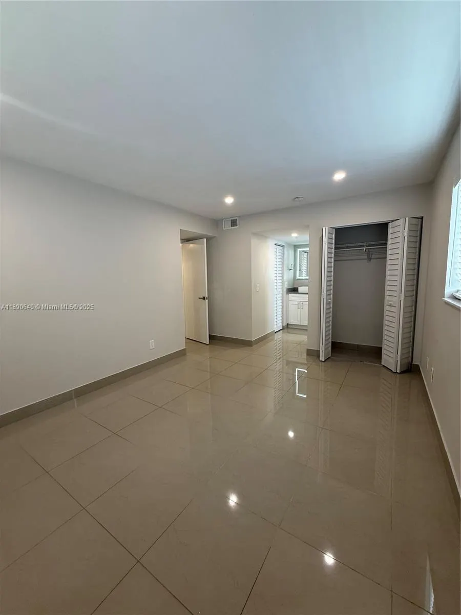 100 SE 5th Ave, #1-6