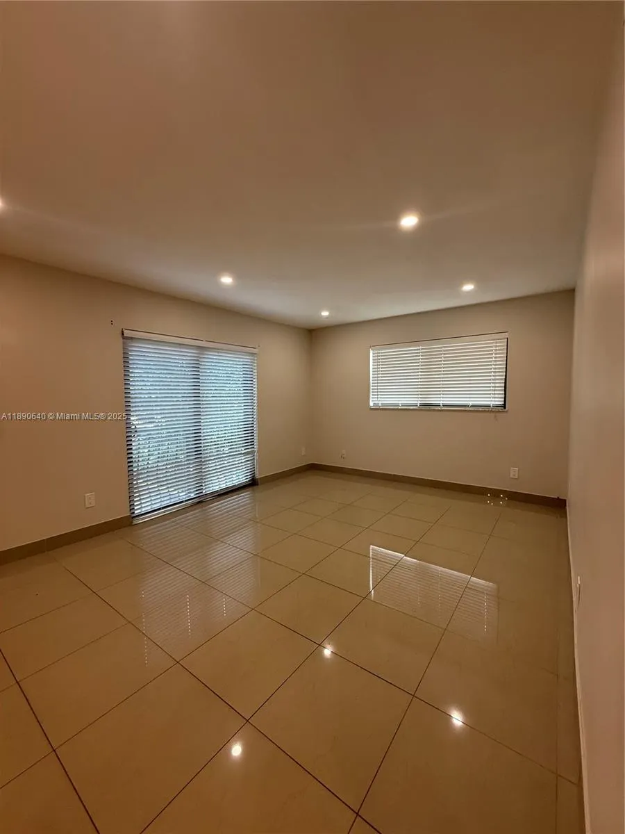 100 SE 5th Ave, #1-6