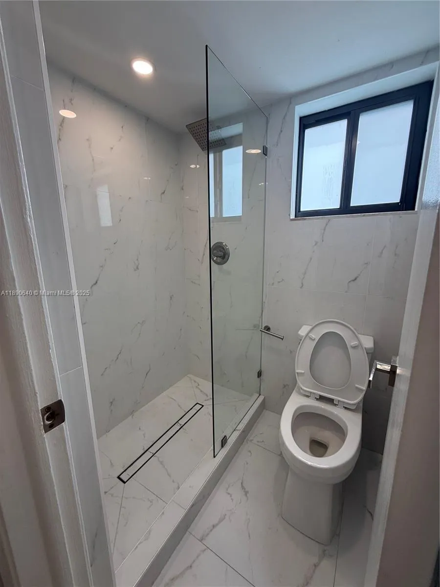 100 SE 5th Ave, #1-6