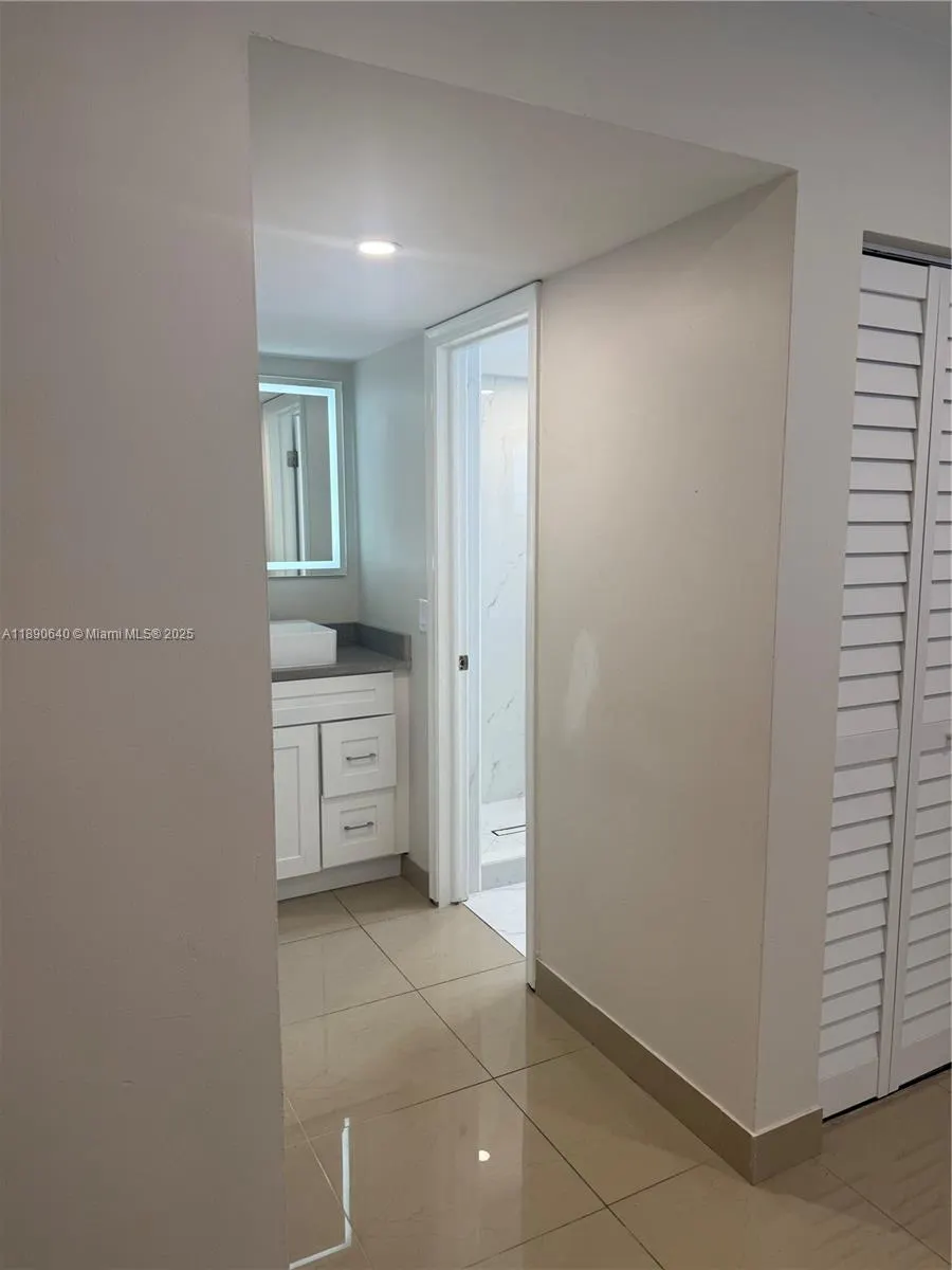 100 SE 5th Ave, #1-6