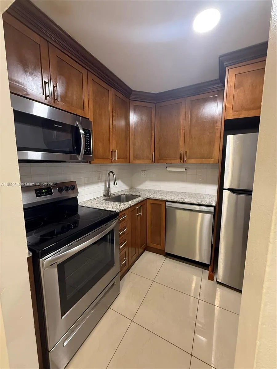 100 SE 5th Ave, #1-6