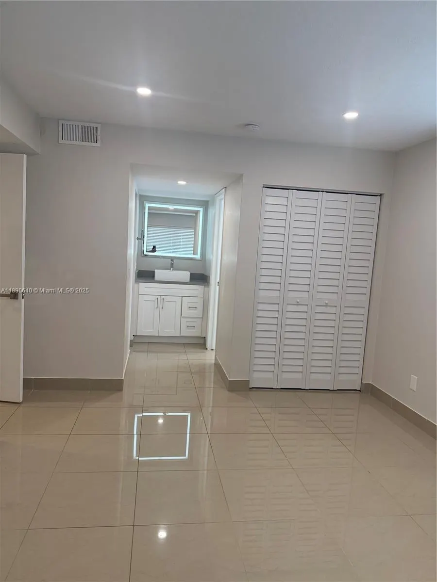 100 SE 5th Ave, #1-6
