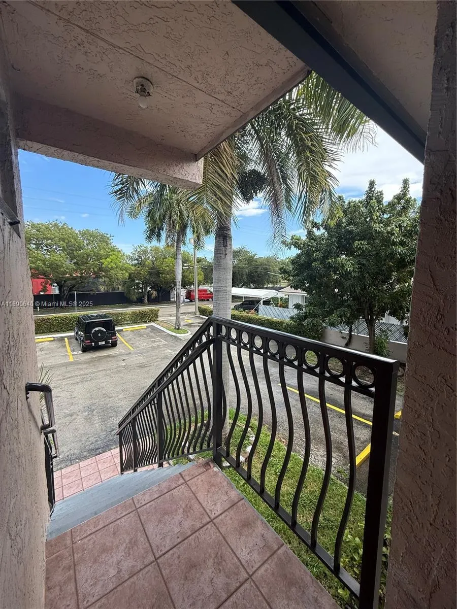 100 SE 5th Ave, #1-6