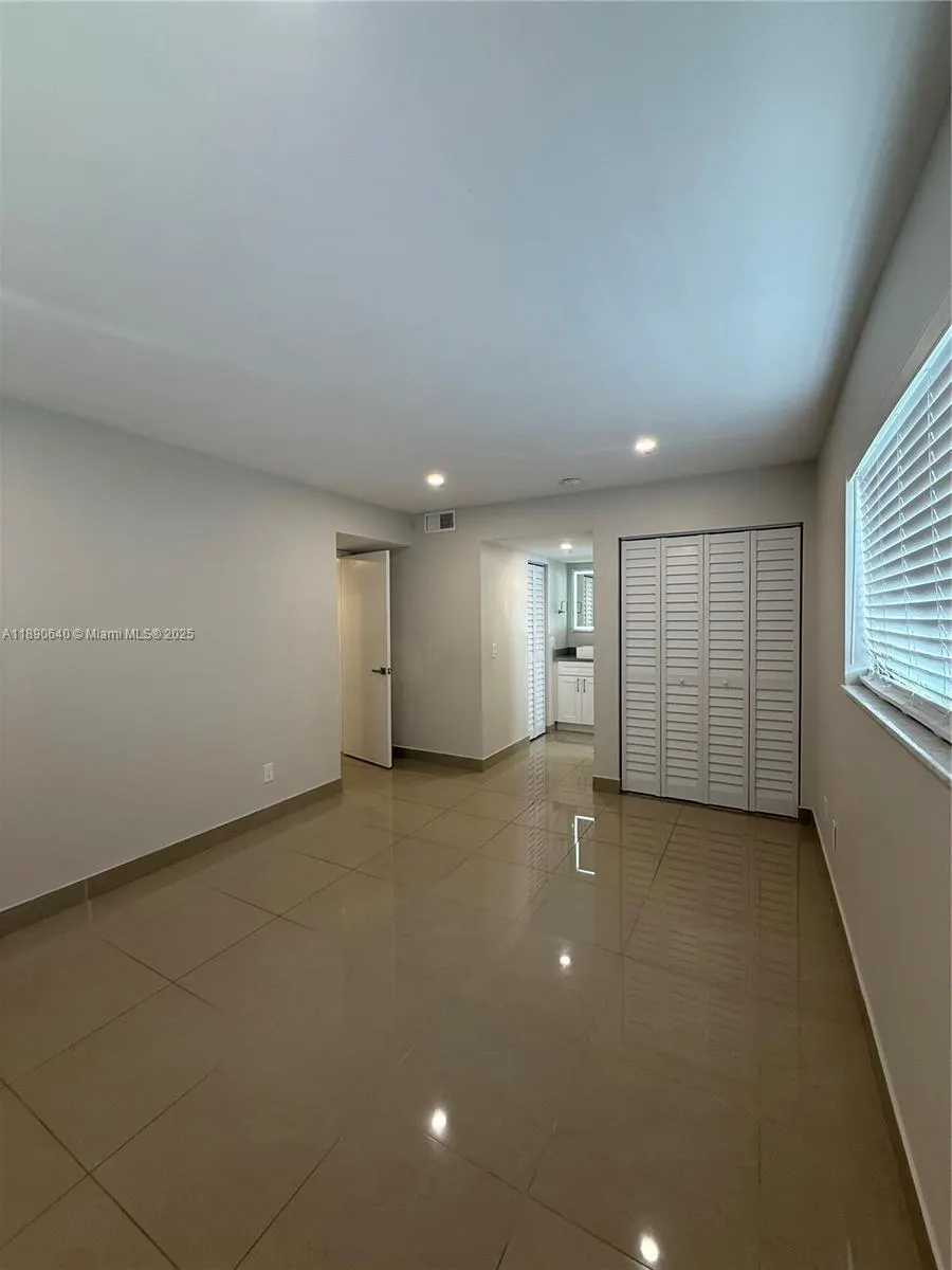 100 SE 5th Ave, #1-6