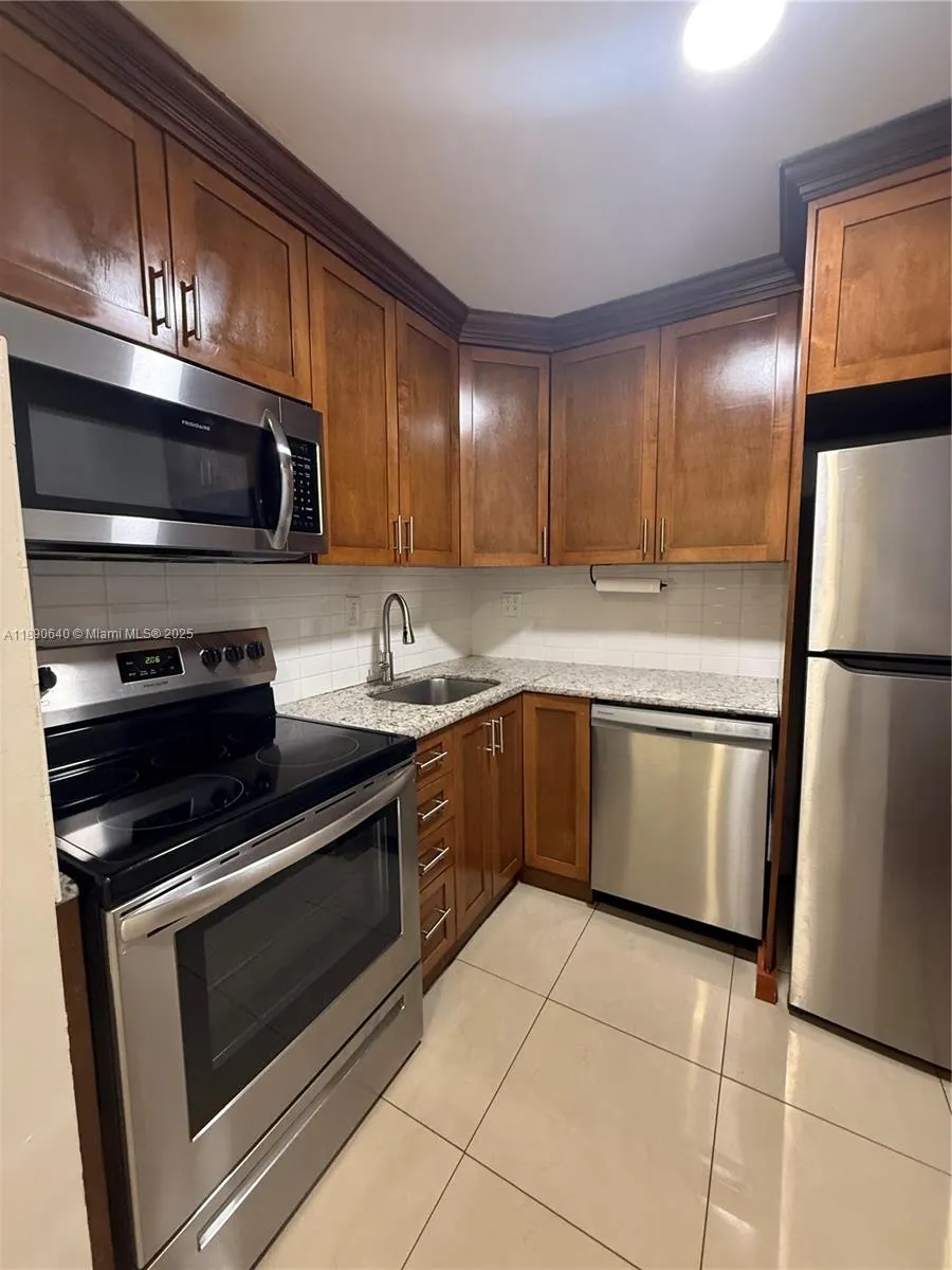 100 SE 5th Ave, #1-6
