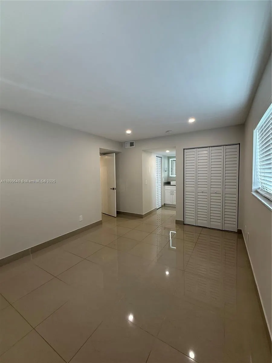100 SE 5th Ave, #1-6
