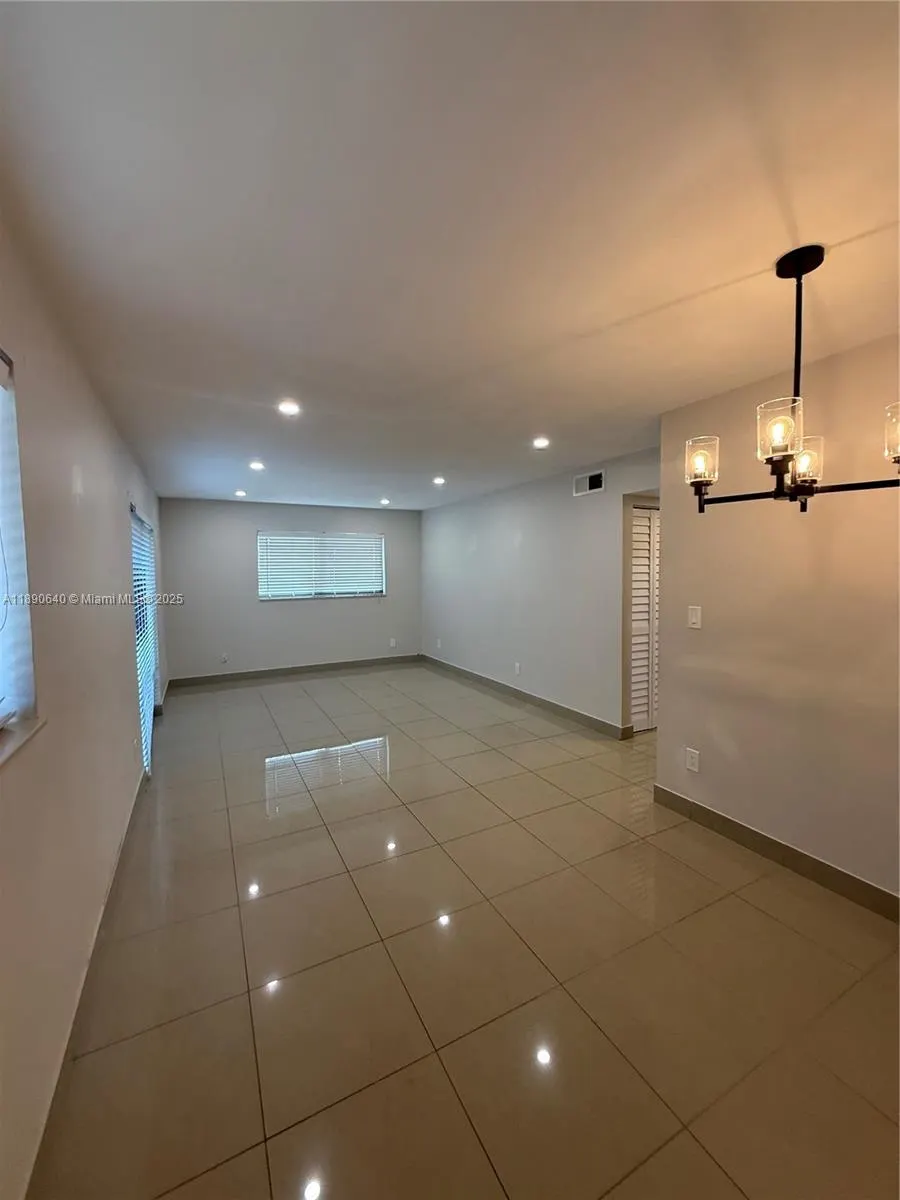 100 SE 5th Ave, #1-6