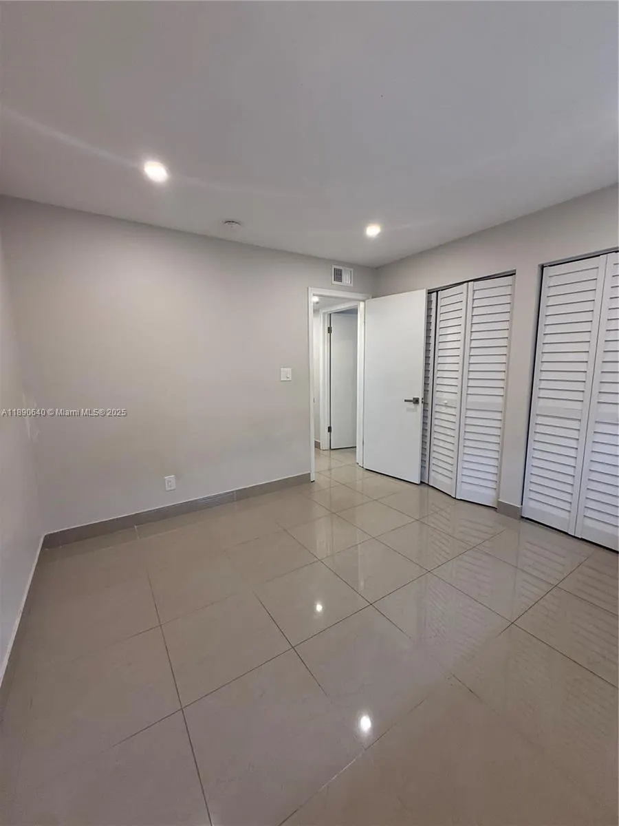 100 SE 5th Ave, #1-6