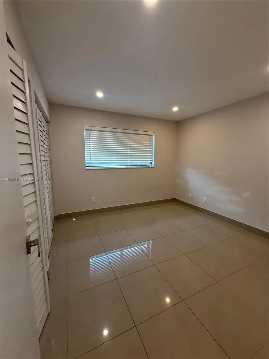 100 SE 5th Ave, #1-6