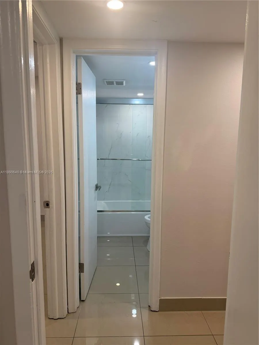 100 SE 5th Ave, #1-6