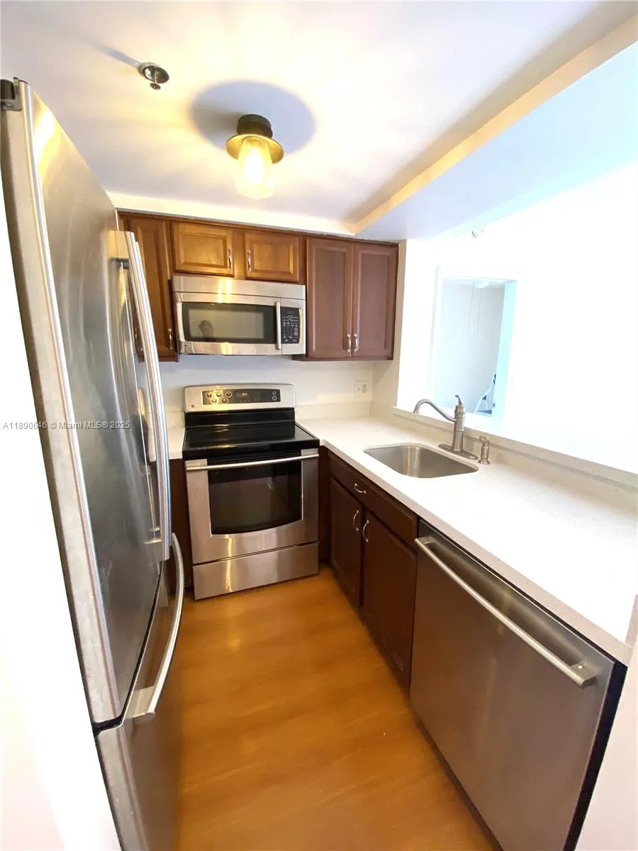 2756 Day Ave, #403