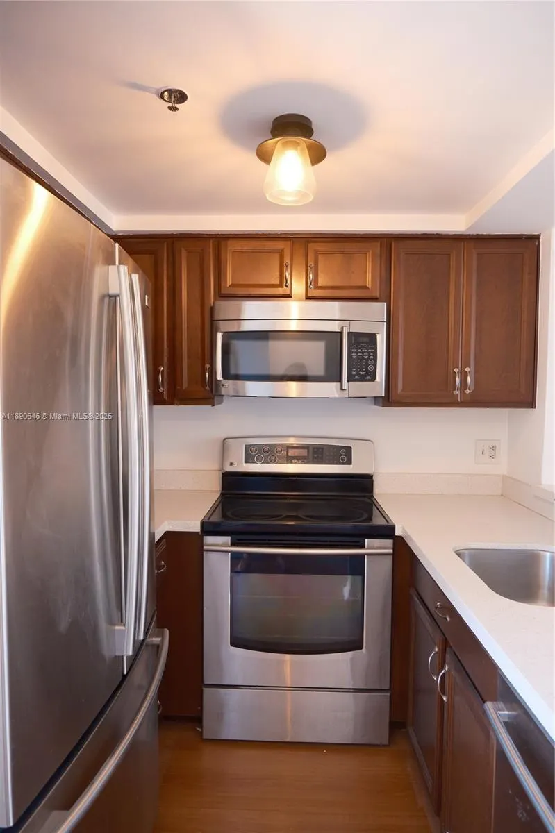 2756 Day Ave, #403