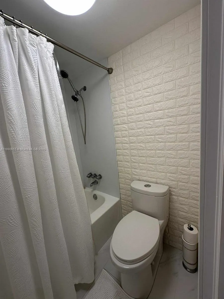 1301 NE Miami Gardens Dr, #425W