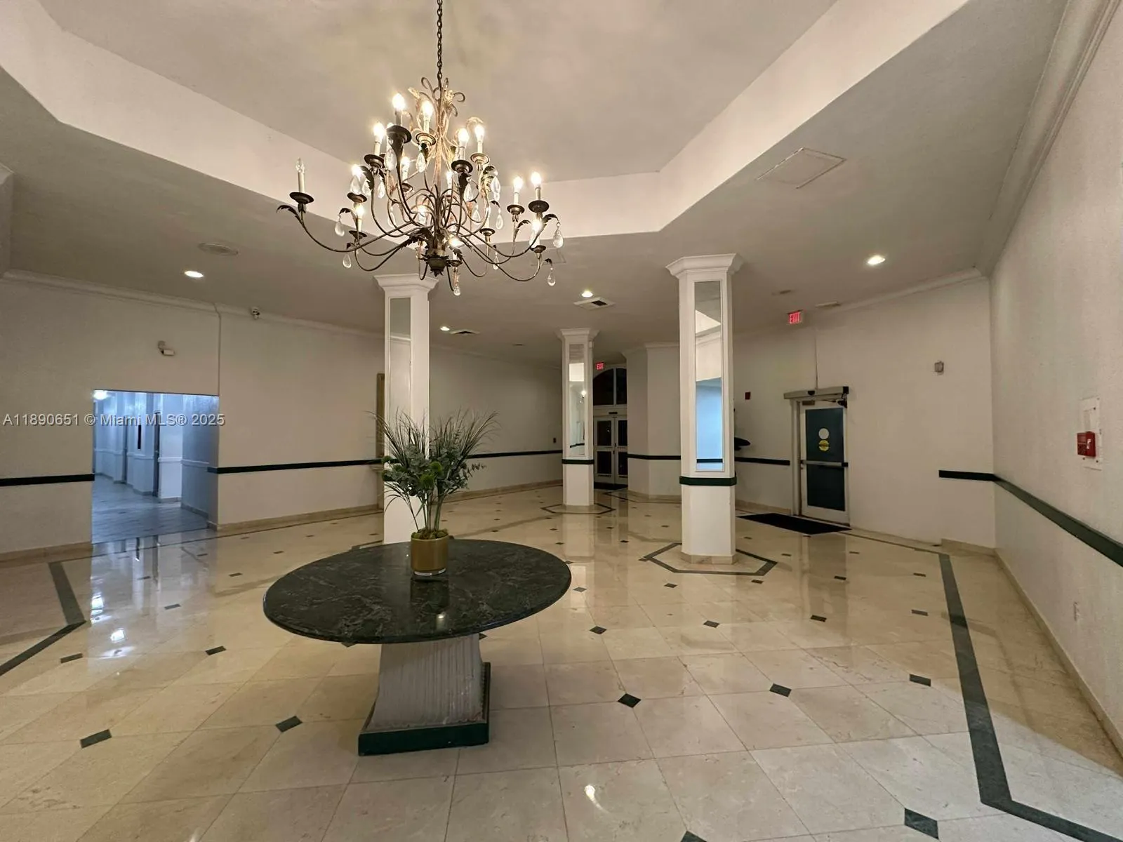 1301 NE Miami Gardens Dr, #425W