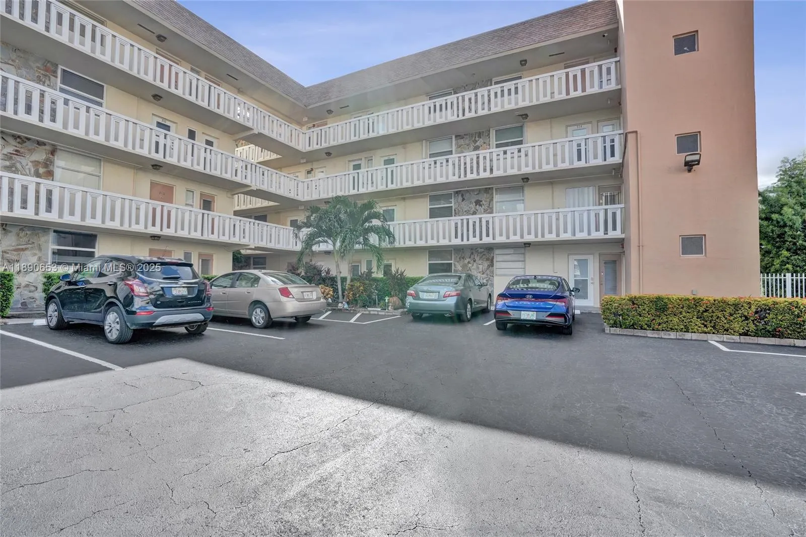 1889 S Ocean Dr, #114