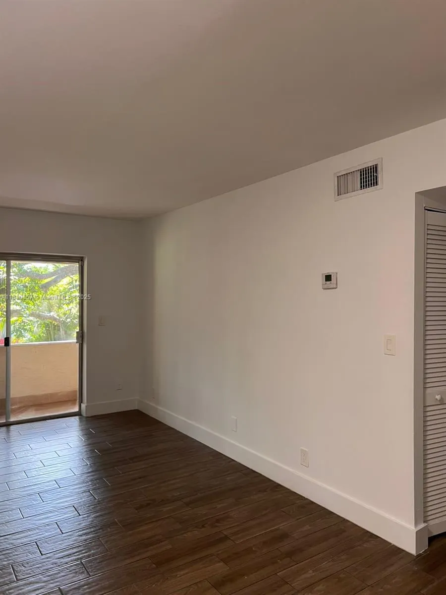271 Bonnie Blvd, #205