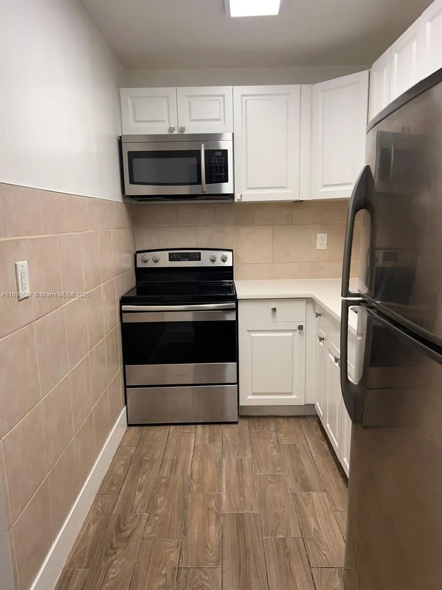 271 Bonnie Blvd, #205
