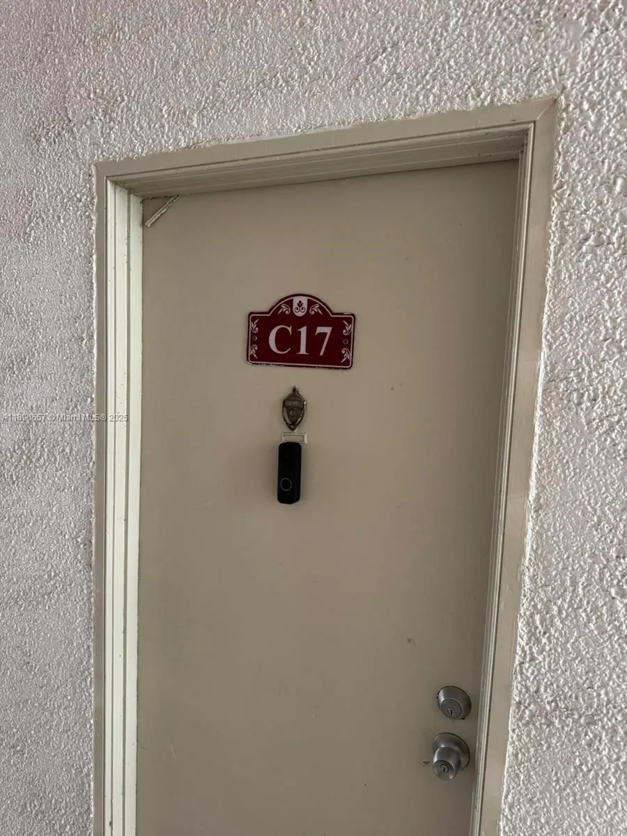 271 Bonnie Blvd, #205