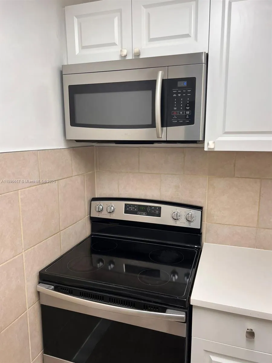 271 Bonnie Blvd, #205